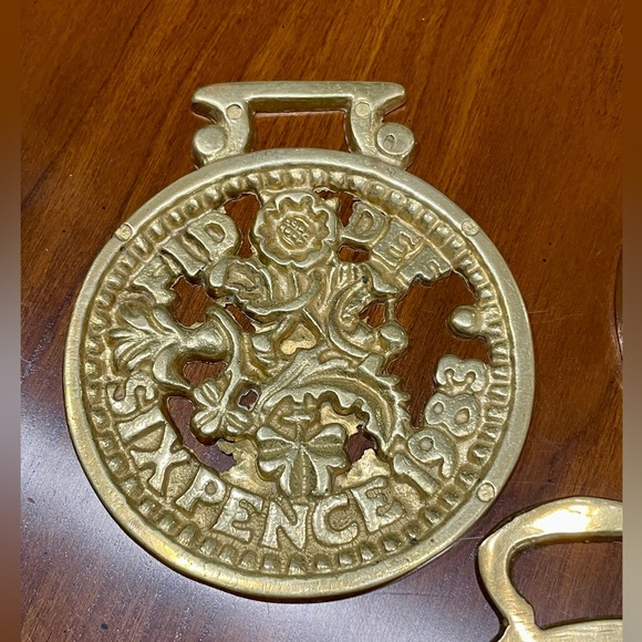 Vintage Brass Horse Medallions - Picture 2 of 9
